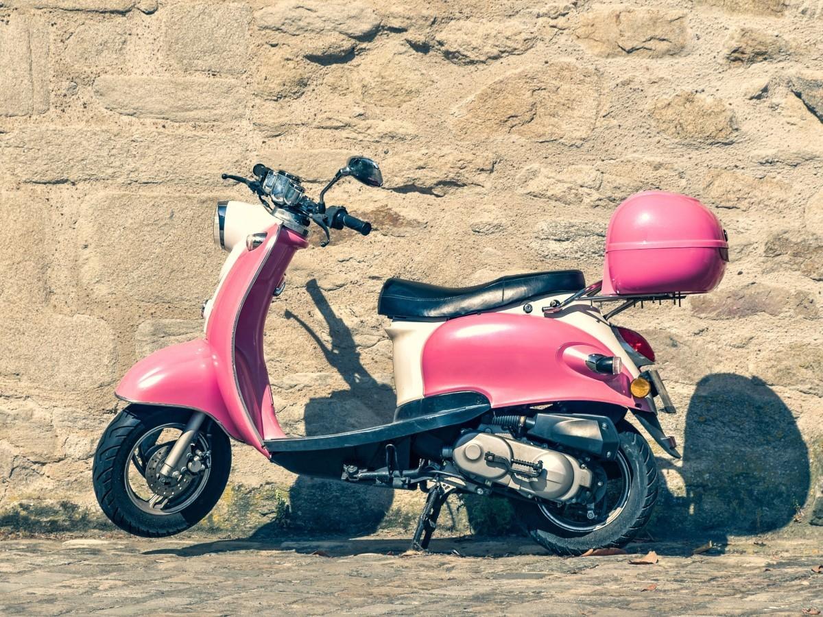 Esplorare Tenerife Sud in Liberta Il Noleggio di Scooter con Mariposarent